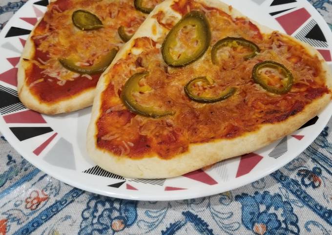 Tandoori naan jalapeno cheese pizza