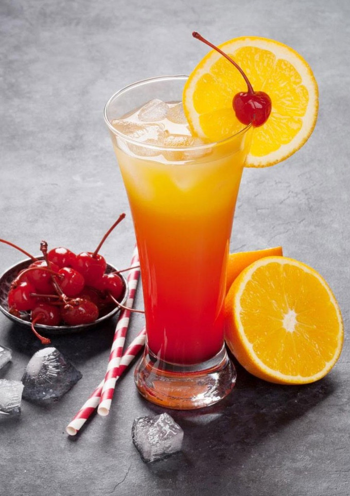Una foto de Receta de bebida Tequila Sunrise