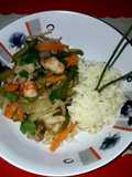 Chop suey de pollo y langostinos