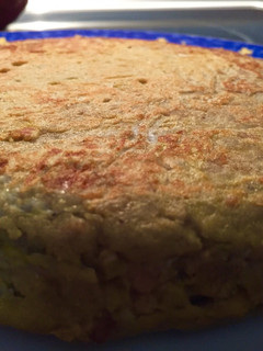Una foto de Tortilla de batata y salmón ahumado