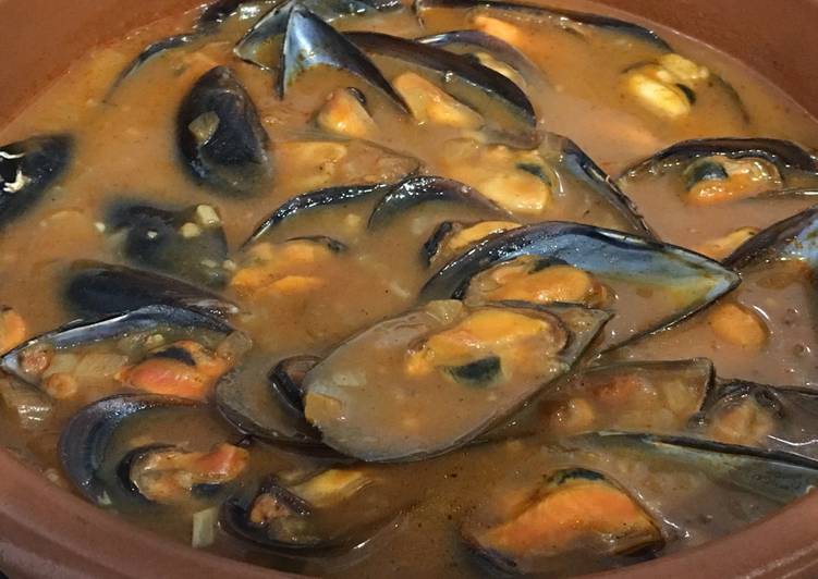 Mejillones en salsa brava