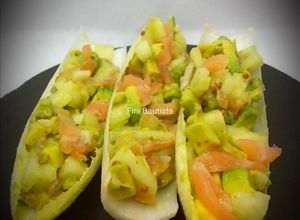 Foto principal de Endivias rellenas de salmón y aguacate