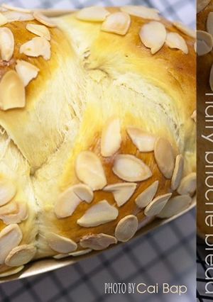 Hình của món Harry Brioche Bread/Bánh mì Hoa Cúc.