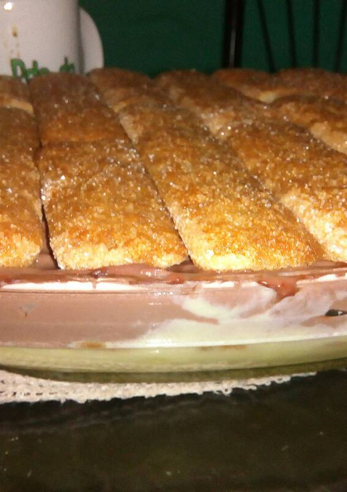 Una foto de Postre con vainillas.  Fácil y rápido 😊👌