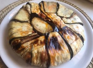 Foto principal de Maxi timbal de berenjena y pasta cocida con Dashi, atún y salmón