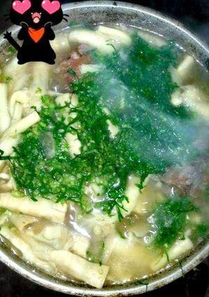 Hình của món Canh măng hầm đuôi heo.