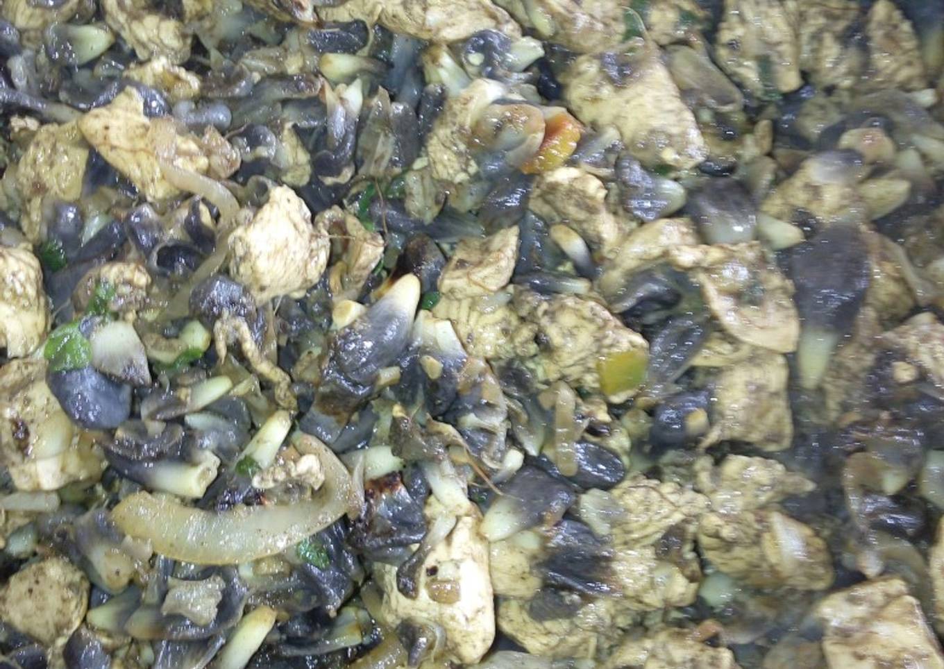 Pechuga de pollo con huitlacoche a la Mario, s