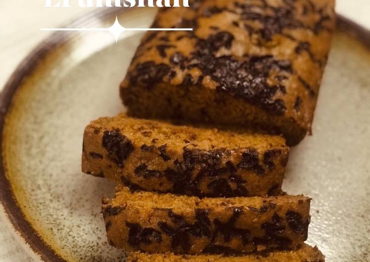 How to Make Homemade Banana bread with shredded chocolate on top