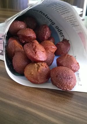 A picture of Unniyappam.