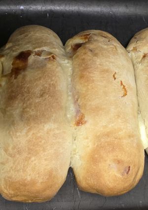 Una foto de Pan de jamón y queso
