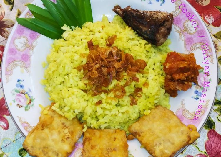 28. Nasi Kuning Rice Cooker