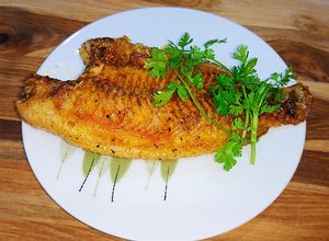 Hình của món Cá điêu hồng chiên sốt cam.