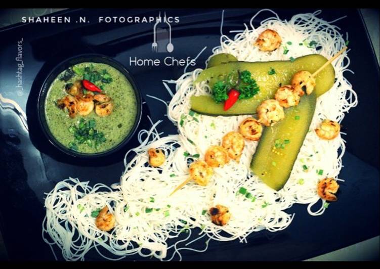 Delicious Thai Green Coconut Curry Shrimps with Rice noodles