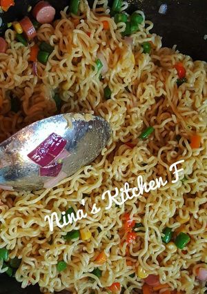 A picture of Stir fry noddles with veggies.