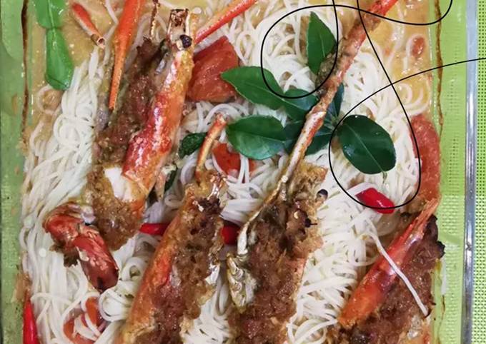 Steps to Prepare Favorite Baked River Prawn And Spaghetti With Tom Yum And Coconut Milk