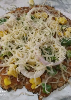 भाखरी पिज़्ज़ा (bhakri pizza recipe in Hindi) रेसिपी मुख्य फोटो