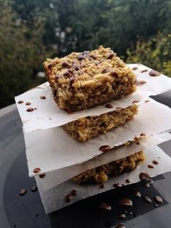 Almás-zabpelyhes energiaszelet cukormentesen recept fotója