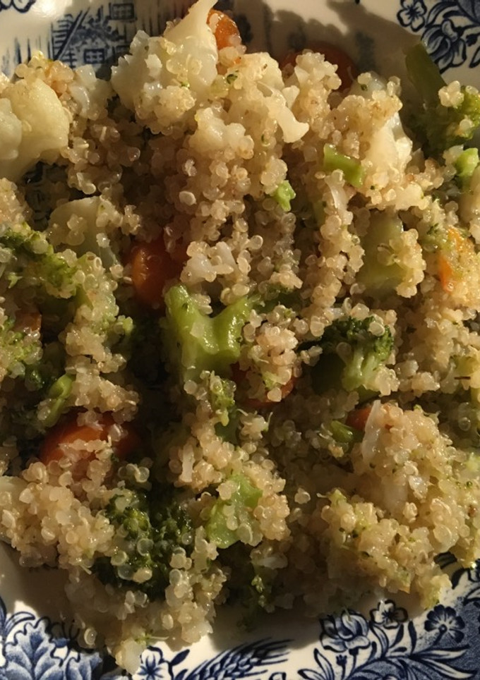 Una foto de Quinoa con verduras
