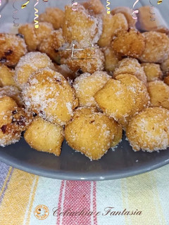 Foto di Castagnole con panna - senza glutine