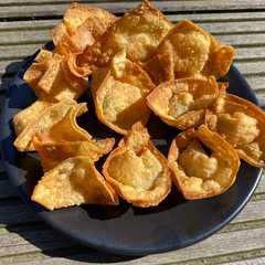 Pangsit goreng isi udang রেসিপির প্রধান ছবি