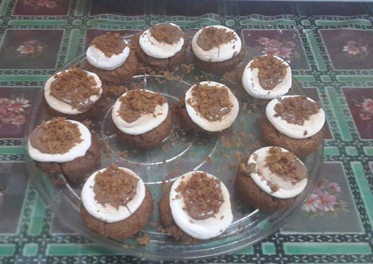 S'mores Cookie Cupcakes