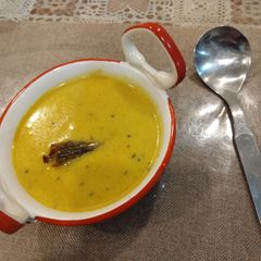 A picture of Gujrati kadhi.