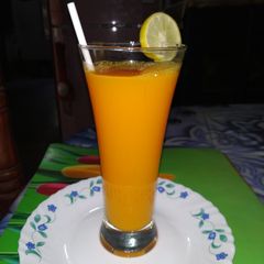 A picture of Orange & ginger Detox drinks.