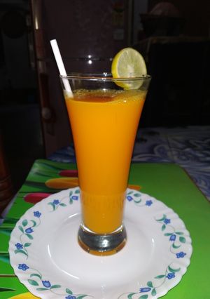 A picture of Orange & ginger Detox drinks.
