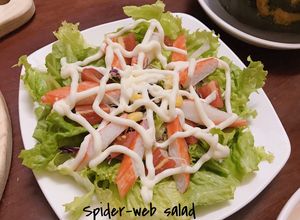 Hình của món Salad thanh cua phong cách Halloween.