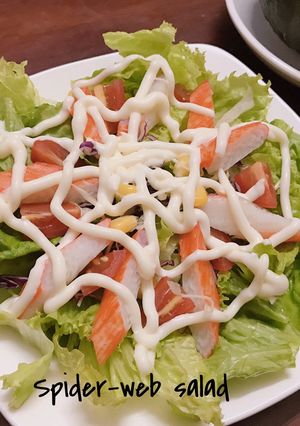 Hình của món Salad thanh cua phong cách Halloween.