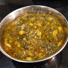 A picture of Dal palak.