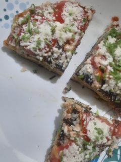 लेफ्टओवर ब्रेड पिज़्ज़ा(leftover bread pizza recipe in hindi) रेसिपी मुख्य फोटो