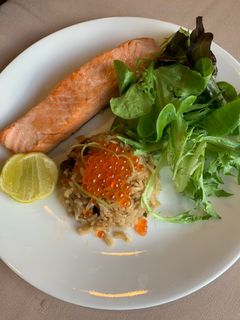 รูปของ ข้าวอบเห็ดไข่ปลาแซลมอนลาวา และ สเต็กแซลมอน