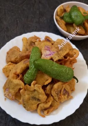 A picture of Yam pakoda (pooree).