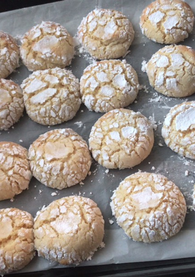 Una foto de Galletas marroquíes ghribas de coco Almendras y cacahuete