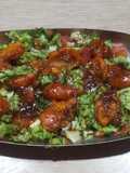 Ensalada de albaricoques, queso y lechuga