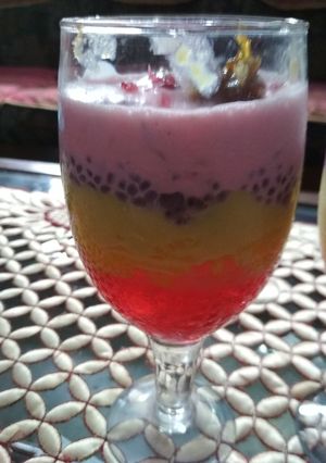 गुलकंद फालूदा (Gulkand Falooda recipe in Hindi) रेसिपी मुख्य फोटो