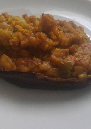 Una foto de Berenjena rellena vegana