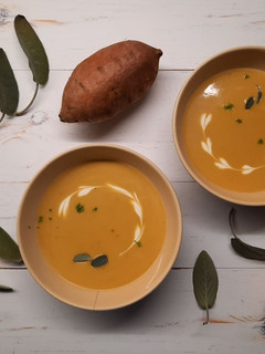 Glutén-, tej- és tojásmentes mogyorós édes krumpli krémleves recept fotója