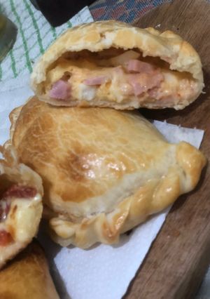 Una foto de Empanadas de jamón y queso