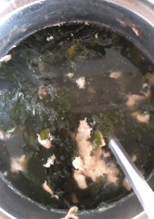 Hình của món Canh rong biển thịt bằm.