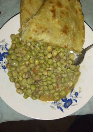 A picture of Pigeon peas na Chapo!.
