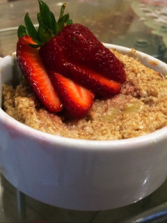 Una foto de Torta en taza light de banana en microondas. Deliciosa no te la podes perder!