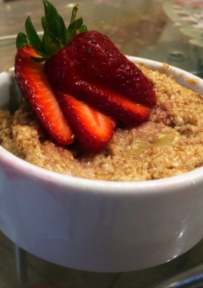 Una foto de Torta en taza light de banana en microondas. Deliciosa no te la podes perder!