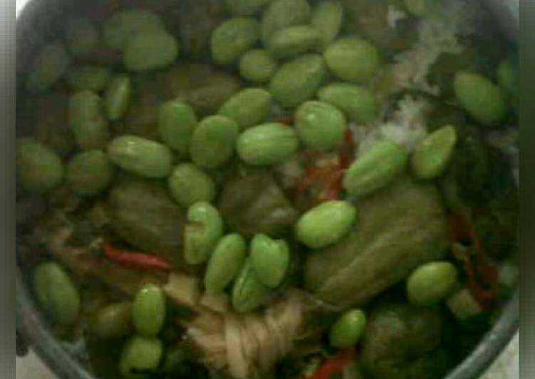 Nasi Liwet rasa,isi komplit(ada sayur,cabe,ikan asin)komplit