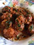 Espaguetis con albóndigas