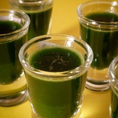 A picture of Spinach and Mint immunity shots.