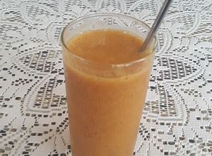 Una foto de Licuado de damasco, pera y mandarina
