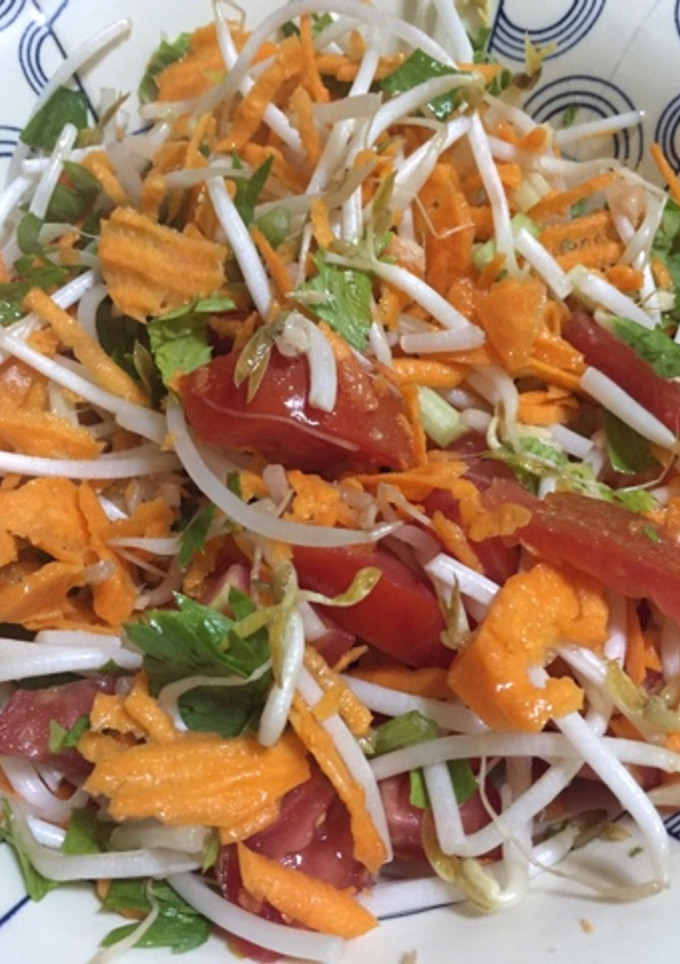 Una foto de Ensalada de brotes de soja con vinagreta de jengibre