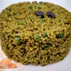 A picture of Spinach and Green Peas Pulao.